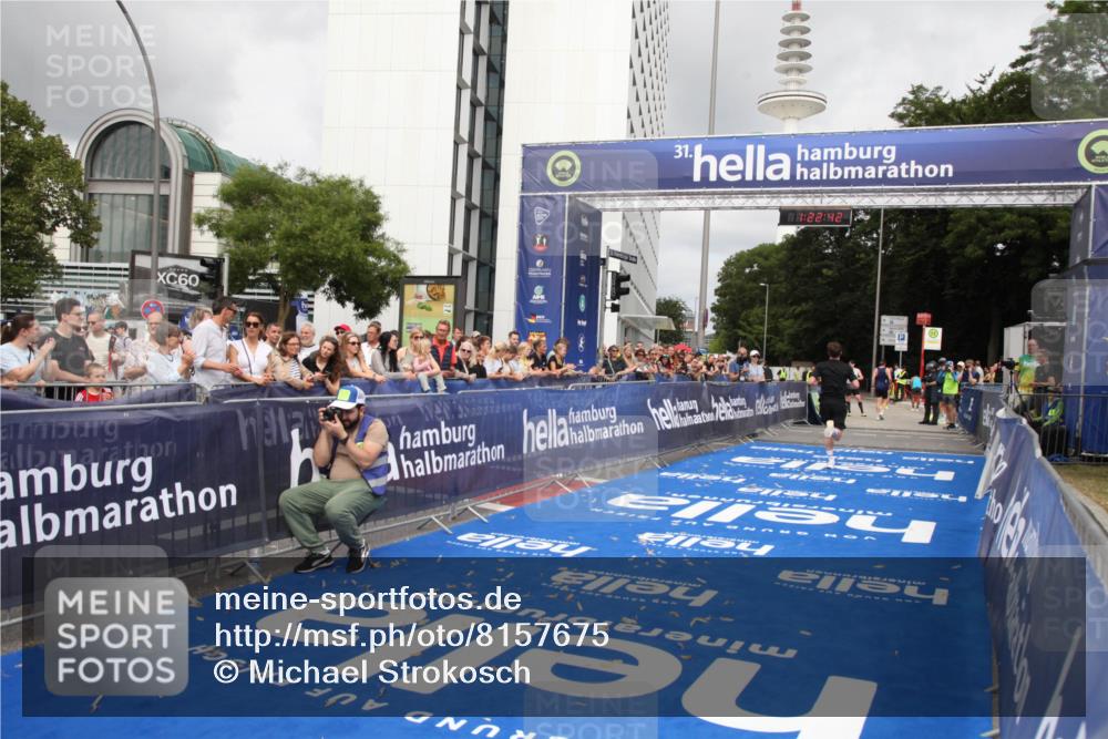 29.06.2025 - hella hamburg halbmarathon Michael Strokosch http://msf.ph/oto/8157675 29.06.2025 10:22:46 Ziel 2618, 18897 meine-sportfotos.de