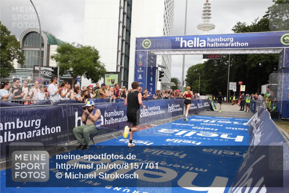 29.06.2025 - hella hamburg halbmarathon Michael Strokosch http://msf.ph/oto/8157701 29.06.2025 10:22:08 Ziel 13751, 16068, 17886, 18693 meine-sportfotos.de