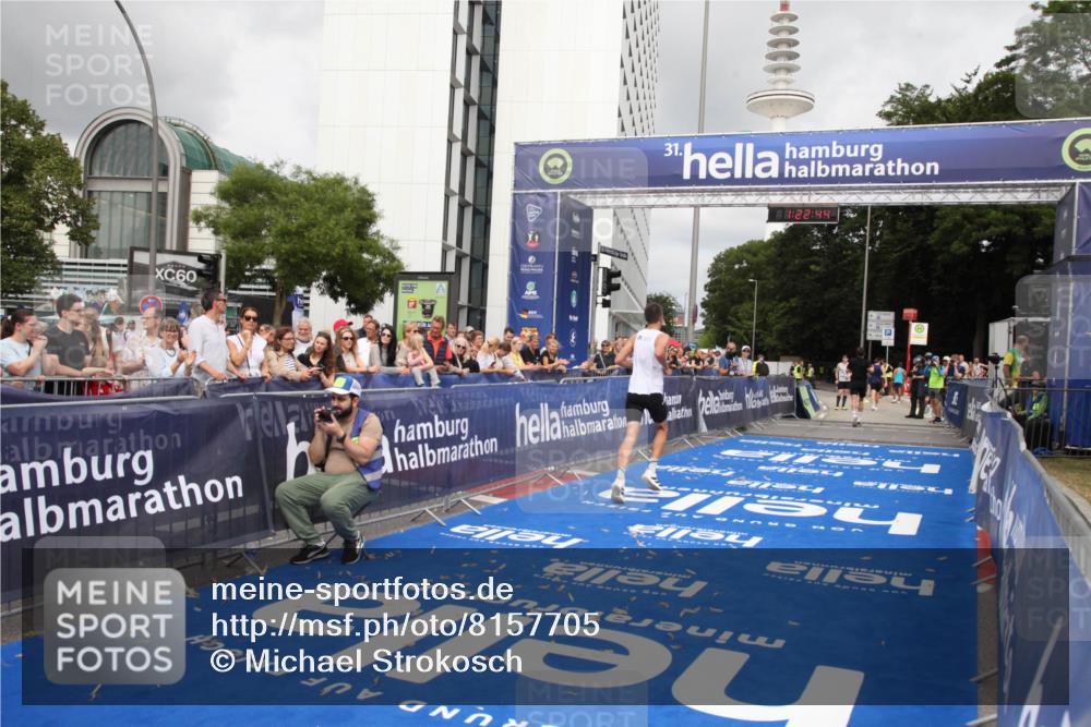 29.06.2025 - hella hamburg halbmarathon Michael Strokosch http://msf.ph/oto/8157705 29.06.2025 10:22:48 Ziel 2618, 18897 meine-sportfotos.de