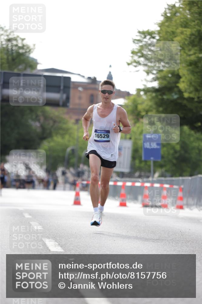 29.06.2025 - hella hamburg halbmarathon Jannik Wohlers http://msf.ph/oto/8157756 29.06.2025 09:38:36 Lombardsbrücke 16529 meine-sportfotos.de