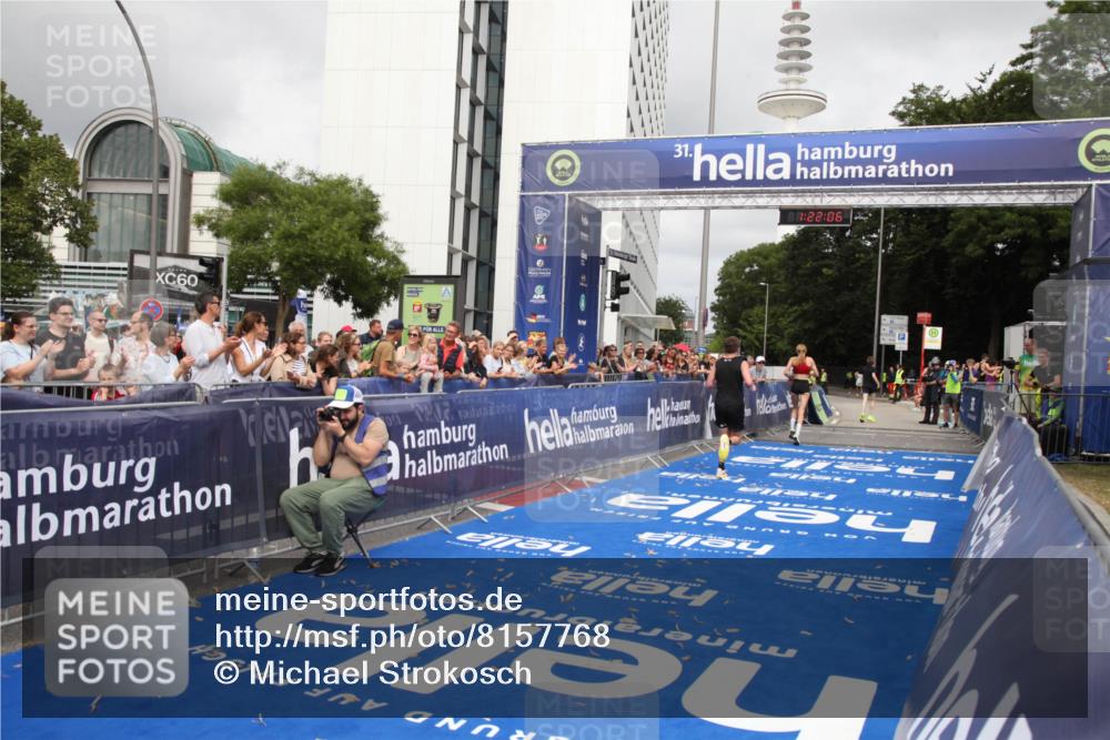 29.06.2025 - hella hamburg halbmarathon Michael Strokosch http://msf.ph/oto/8157768 29.06.2025 10:22:09 Ziel 16068, 17886, 18693 meine-sportfotos.de