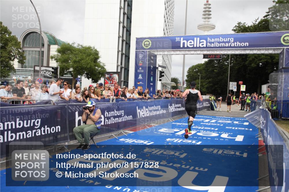 29.06.2025 - hella hamburg halbmarathon Michael Strokosch http://msf.ph/oto/8157828 29.06.2025 10:22:14 Ziel 10650, 18693 meine-sportfotos.de