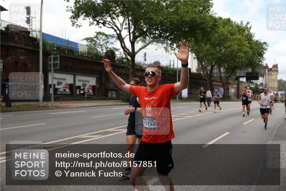 29.06.2025 - hella hamburg halbmarathon Yannick Fuchs http://msf.ph/oto/8157851 29.06.2025 10:38:30 20KM 1220, 1415, 1558, 1902, 2365, 2402, 2816, 3004, 3021, 3907, 4310, 4425, 4981, 4999, 5231, 5275, 5476, 5624, 5692, 6490, 6705, 6903, 6991, 7005, 7191, 8063, 8145, 8218, 8722, 8900, 9081, 9159, 9374, 9444, 9633, 10193, 10669, 10930, 11153, 11346, 11469, 12554, 12966, 13421, 13996, 14667, 14798, 14861, 15185, 15225, 15233, 15280, 15512, 15862, 16062, 16224, 16301, 16316, 16547, 16549, 16893, 17251, 17376, 17729, 17748, 17912, 18942 meine-sportfotos.de