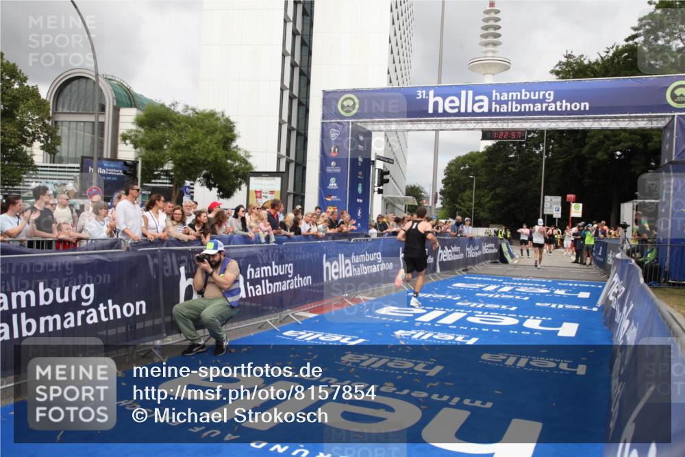 29.06.2025 - hella hamburg halbmarathon Michael Strokosch http://msf.ph/oto/8157854 29.06.2025 10:23:01 Ziel 4128, 11624, 16548, 18328 meine-sportfotos.de