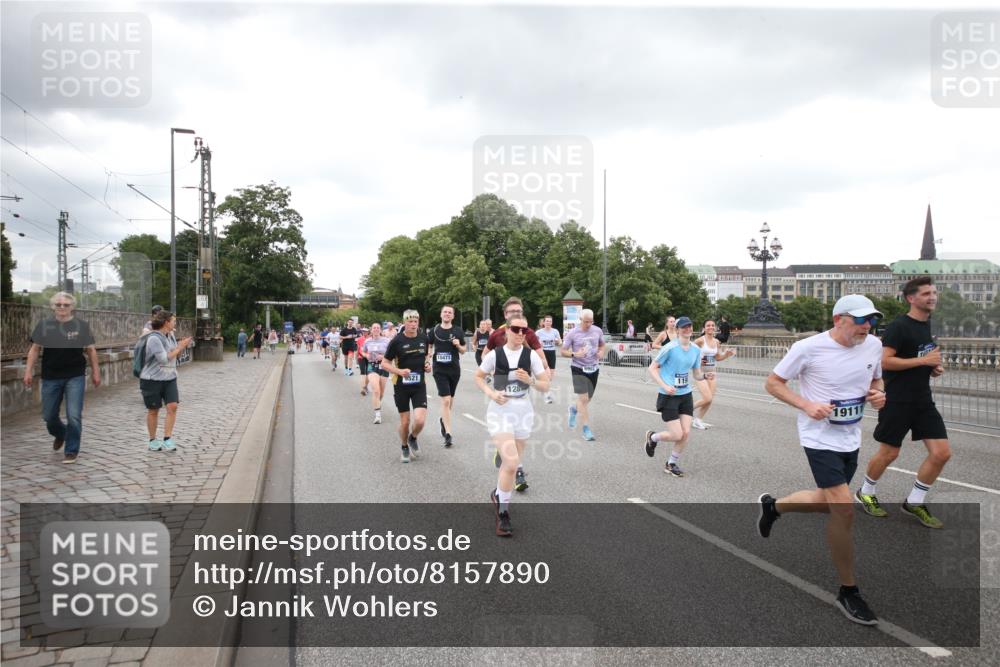 29.06.2025 - hella hamburg halbmarathon Jannik Wohlers http://msf.ph/oto/8157890 29.06.2025 10:54:22 Lombardsbrücke 1198, 2084, 2566, 2586, 2632, 3002, 4191, 4192, 5500, 5727, 5882, 6982, 8012, 8186, 9521, 10331, 10471, 11033, 11226, 11287, 11567, 11569, 12240, 12268, 12270, 13272, 13283, 13826, 13944, 13945, 14409, 14752, 15029, 15271, 15553, 15687, 16019, 16443, 16637, 18168, 18372, 19111 meine-sportfotos.de