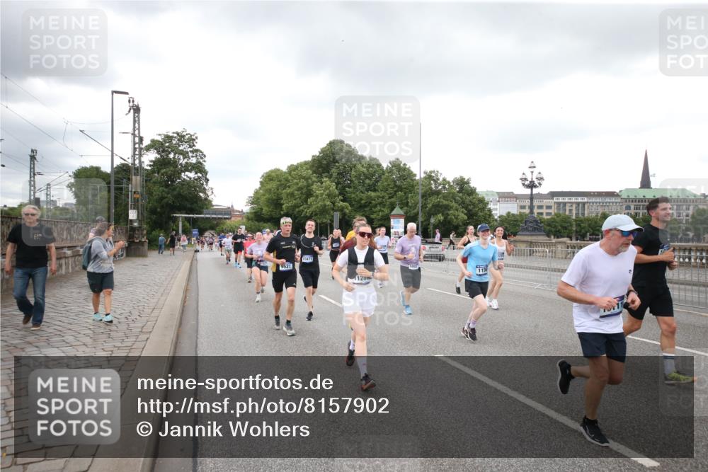 29.06.2025 - hella hamburg halbmarathon Jannik Wohlers http://msf.ph/oto/8157902 29.06.2025 10:54:22 Lombardsbrücke 1198, 2084, 2566, 2586, 2632, 3002, 4191, 4192, 5500, 5727, 5882, 6982, 8012, 8186, 9521, 10331, 10471, 11033, 11226, 11287, 11567, 11569, 12240, 12268, 12270, 13272, 13283, 13826, 13944, 13945, 14409, 14752, 15029, 15271, 15553, 15687, 16019, 16443, 16637, 18168, 18372, 19111 meine-sportfotos.de
