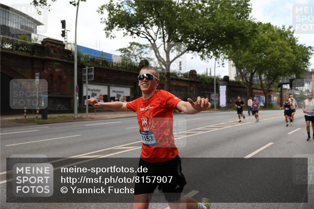 29.06.2025 - hella hamburg halbmarathon Yannick Fuchs http://msf.ph/oto/8157907 29.06.2025 10:38:30 20KM 1220, 1415, 1558, 1902, 2365, 2402, 2816, 3004, 3021, 3907, 4310, 4425, 4981, 4999, 5231, 5275, 5476, 5624, 5692, 6490, 6705, 6903, 6991, 7005, 7191, 8063, 8145, 8218, 8722, 8900, 9081, 9159, 9374, 9444, 9633, 10193, 10669, 10930, 11153, 11346, 11469, 12554, 12966, 13421, 13996, 14667, 14798, 14861, 15185, 15225, 15233, 15280, 15512, 15862, 16062, 16224, 16301, 16316, 16547, 16549, 16893, 17251, 17376, 17729, 17748, 17912, 18942 meine-sportfotos.de