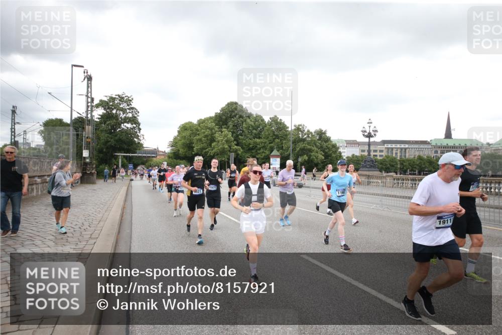 29.06.2025 - hella hamburg halbmarathon Jannik Wohlers http://msf.ph/oto/8157921 29.06.2025 10:54:22 Lombardsbrücke 1198, 2084, 2566, 2586, 2632, 3002, 4191, 4192, 5500, 5727, 5882, 6982, 8012, 8186, 9521, 10331, 10471, 11033, 11226, 11287, 11567, 11569, 12240, 12268, 12270, 13272, 13283, 13826, 13944, 13945, 14409, 14752, 15029, 15271, 15553, 15687, 16019, 16443, 16637, 18168, 18372, 19111 meine-sportfotos.de