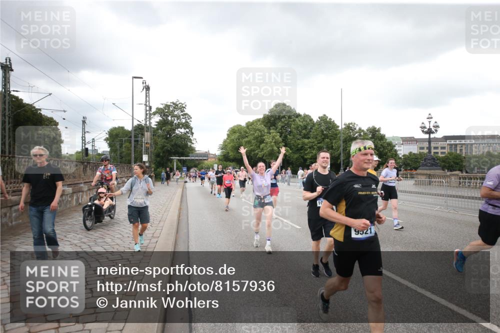 29.06.2025 - hella hamburg halbmarathon Jannik Wohlers http://msf.ph/oto/8157936 29.06.2025 10:54:23 Lombardsbrücke 1198, 2084, 2566, 2586, 2632, 3002, 4191, 4192, 5392, 5500, 5727, 5882, 6839, 6982, 8012, 8186, 9521, 9596, 10331, 10471, 11033, 11226, 11287, 11567, 11569, 12240, 12268, 12270, 13272, 13283, 13826, 13944, 13945, 14409, 14752, 15029, 15271, 15553, 15687, 16019, 16443, 16637, 18168, 18372, 19111 meine-sportfotos.de