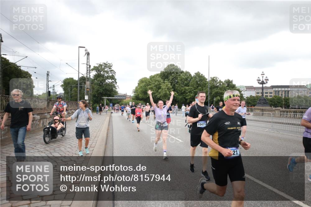 29.06.2025 - hella hamburg halbmarathon Jannik Wohlers http://msf.ph/oto/8157944 29.06.2025 10:54:23 Lombardsbrücke 1198, 2084, 2566, 2586, 2632, 3002, 4191, 4192, 5392, 5500, 5727, 5882, 6839, 6982, 8012, 8186, 9521, 9596, 10331, 10471, 11033, 11226, 11287, 11567, 11569, 12240, 12268, 12270, 13272, 13283, 13826, 13944, 13945, 14409, 14752, 15029, 15271, 15553, 15687, 16019, 16443, 16637, 18168, 18372, 19111 meine-sportfotos.de