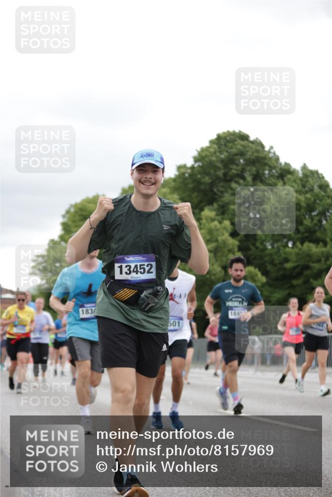 29.06.2025 - hella hamburg halbmarathon Jannik Wohlers http://msf.ph/oto/8157969 29.06.2025 11:01:32 Lombardsbrücke 1111, 1652, 1660, 2336, 2622, 2962, 3051, 3052, 3501, 3799, 3905, 3980, 4639, 4910, 4916, 5051, 5065, 5325, 5595, 6212, 6276, 6513, 6756, 6823, 7264, 7440, 7621, 7885, 7974, 8064, 8464, 8919, 9112, 9336, 9580, 10708, 11174, 11574, 11727, 11860, 11944, 12264, 13027, 13028, 13452, 13785, 13964, 14172, 14491, 14848, 14913, 15073, 15864, 16844, 17431, 17518, 17519, 18345, 18411, 18649 meine-sportfotos.de