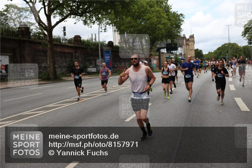 29.06.2025 - hella hamburg halbmarathon Yannick Fuchs http://msf.ph/oto/8157971 29.06.2025 10:38:32 20KM 1220, 1391, 1415, 1558, 1902, 2365, 2402, 2816, 3004, 3021, 3907, 4310, 4425, 4981, 4999, 5231, 5275, 5476, 5624, 6490, 6705, 6903, 6991, 7005, 7191, 7322, 8063, 8145, 8218, 8722, 8900, 9081, 9159, 9374, 9444, 9633, 10193, 10596, 10669, 10930, 11346, 11469, 12554, 12966, 13421, 13996, 14667, 14798, 14861, 15185, 15225, 15233, 15280, 15512, 15862, 16062, 16224, 16301, 16316, 16547, 16549, 16893, 17251, 17376, 17729, 17748, 17912, 18942 meine-sportfotos.de