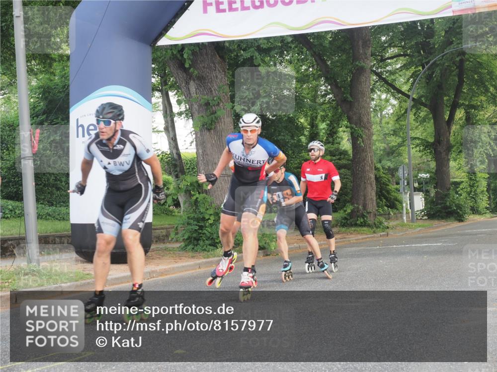 29.06.2025 - hella hamburg halbmarathon KatJ http://msf.ph/oto/8157977 29.06.2025 09:04:16 Zwischen KM18-KM19  meine-sportfotos.de