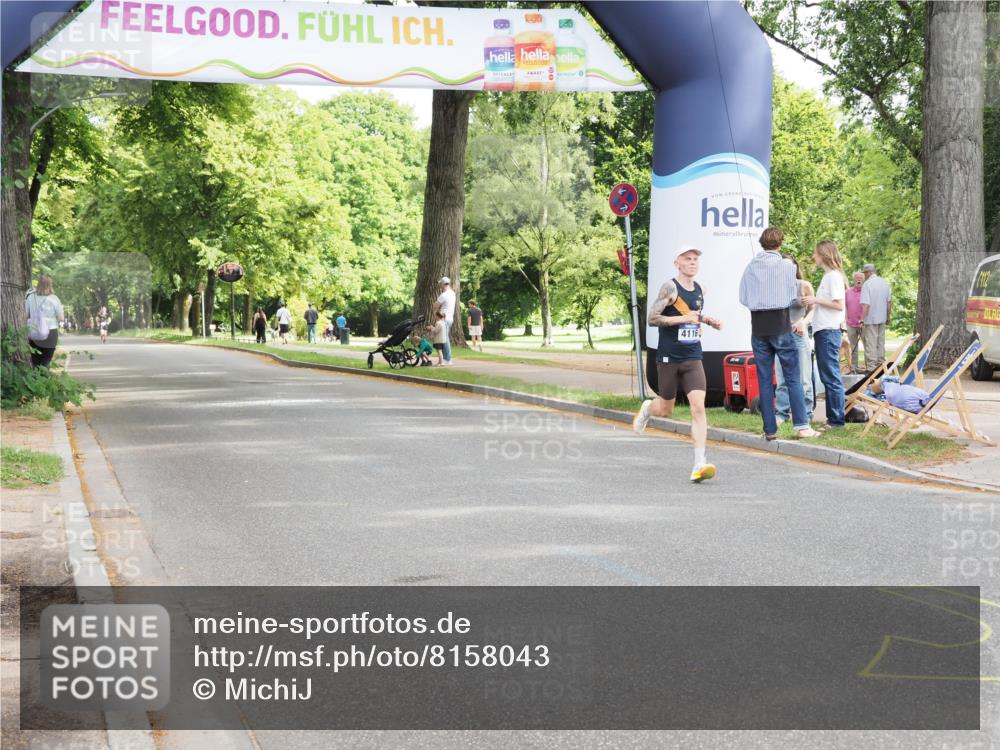 29.06.2025 - hella hamburg halbmarathon MichiJ http://msf.ph/oto/8158043 29.06.2025 10:08:22 Zwischen KM18-KM19 4116 meine-sportfotos.de