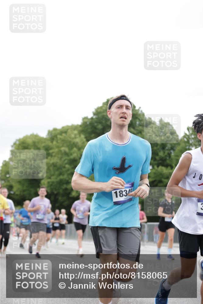 29.06.2025 - hella hamburg halbmarathon Jannik Wohlers http://msf.ph/oto/8158065 29.06.2025 11:01:34 Lombardsbrücke 1652, 1660, 2336, 2962, 3051, 3052, 3501, 3799, 3905, 3980, 4639, 4910, 4916, 5051, 5065, 5325, 6212, 6276, 6513, 6756, 6823, 7264, 7440, 7621, 7885, 7974, 8064, 8464, 8919, 9112, 9336, 9580, 10708, 11174, 11206, 11860, 11944, 12264, 13027, 13028, 13041, 13452, 13557, 13785, 13964, 14172, 14491, 14848, 14913, 15073, 16844, 17431, 17518, 17519, 18345, 18411, 18649 meine-sportfotos.de