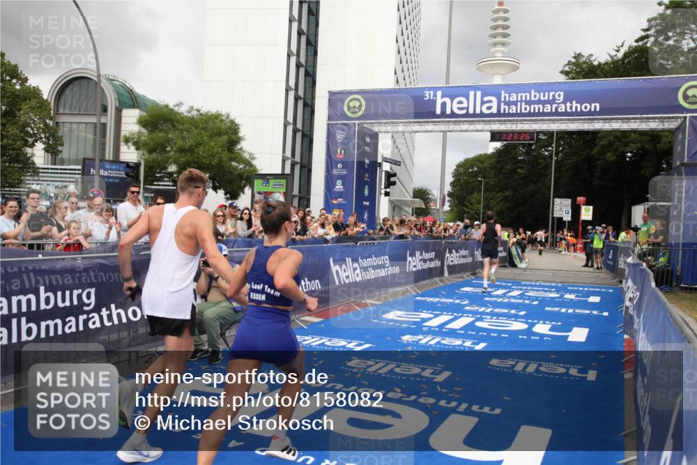 29.06.2025 - hella hamburg halbmarathon Michael Strokosch http://msf.ph/oto/8158082 29.06.2025 10:23:30 Ziel 35, 52, 9385, 17771, 19078 meine-sportfotos.de