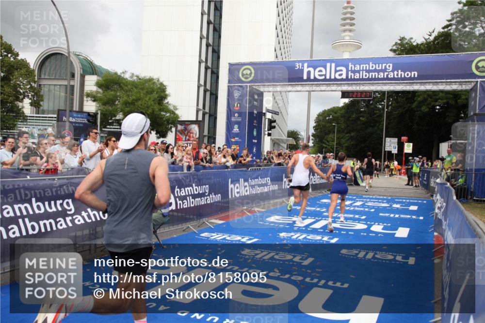 29.06.2025 - hella hamburg halbmarathon Michael Strokosch http://msf.ph/oto/8158095 29.06.2025 10:23:31 Ziel 35, 52, 9385, 17771, 19078 meine-sportfotos.de