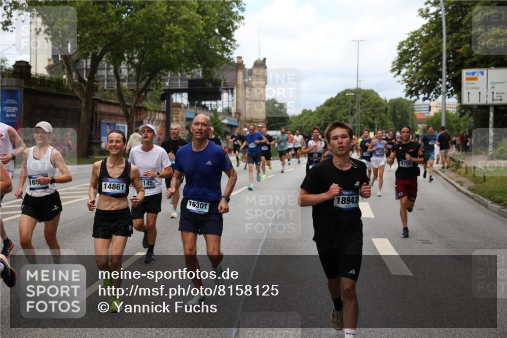 29.06.2025 - hella hamburg halbmarathon Yannick Fuchs http://msf.ph/oto/8158125 29.06.2025 10:38:33 20KM 1220, 1391, 1415, 1558, 1902, 2365, 2402, 2816, 3004, 3021, 3907, 4310, 4425, 4981, 4991, 4999, 5231, 5275, 5476, 5624, 5884, 6490, 6705, 6903, 6991, 7005, 7191, 7322, 8063, 8145, 8218, 8722, 8900, 9081, 9159, 9374, 9444, 9633, 10193, 10596, 10669, 10930, 11346, 11469, 12554, 12966, 13421, 13996, 14667, 14798, 14861, 15185, 15225, 15233, 15280, 15512, 15862, 16062, 16224, 16301, 16316, 16506, 16547, 16549, 16893, 17251, 17376, 17729, 17748, 17912, 18942 meine-sportfotos.de