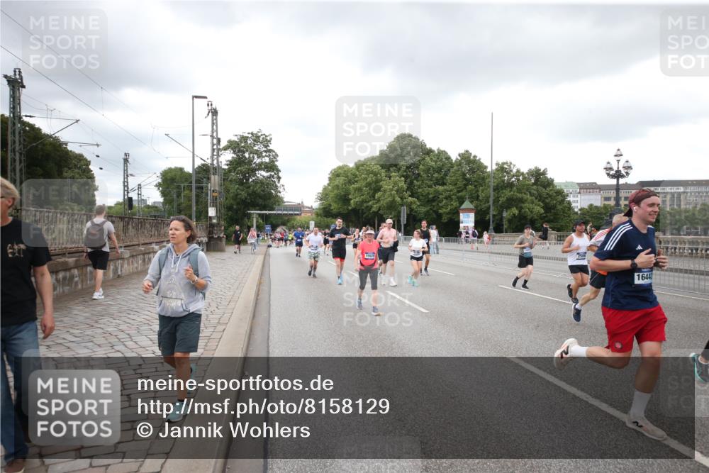 29.06.2025 - hella hamburg halbmarathon Jannik Wohlers http://msf.ph/oto/8158129 29.06.2025 10:54:26 Lombardsbrücke 1198, 2084, 2566, 2632, 3002, 4191, 4192, 5392, 5500, 5727, 5882, 6839, 6982, 8012, 8186, 9521, 9596, 10109, 10331, 10471, 11033, 11226, 11287, 12240, 12268, 12270, 13272, 13283, 13826, 13944, 13945, 13979, 13980, 14752, 15029, 15271, 15553, 15687, 16019, 16443, 16637, 18168, 18372, 19111 meine-sportfotos.de