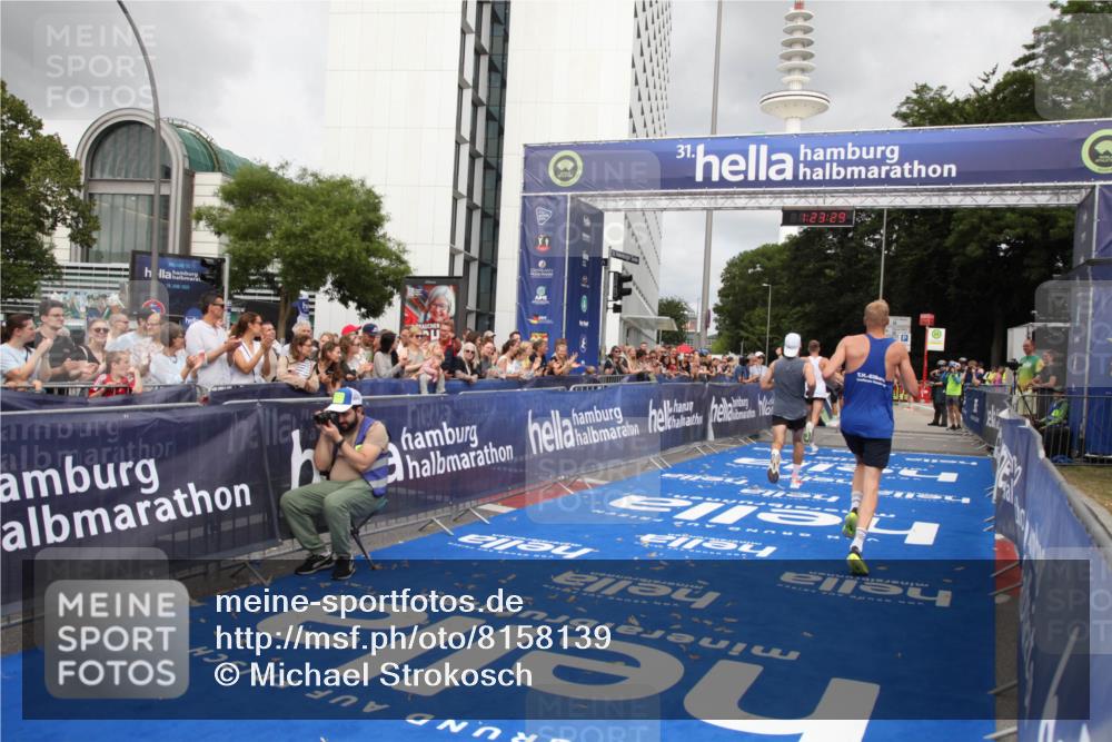 29.06.2025 - hella hamburg halbmarathon Michael Strokosch http://msf.ph/oto/8158139 29.06.2025 10:23:33 Ziel 35, 52, 9385, 16169, 17771 meine-sportfotos.de