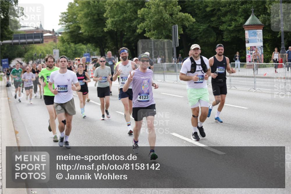 29.06.2025 - hella hamburg halbmarathon Jannik Wohlers http://msf.ph/oto/8158142 29.06.2025 10:18:03 Lombardsbrücke 1234, 1820, 2335, 2703, 3202, 3321, 3482, 4123, 4383, 4710, 4738, 5909, 6332, 6533, 7160, 7454, 8341, 9222, 9505, 9586, 9658, 9748, 9834, 10172, 10659, 10687, 12541, 12548, 12552, 12703, 12847, 13193, 13341, 13370, 13933, 14023, 14332, 14770, 15393, 15436, 16209, 16451, 16828, 16833, 17048, 17283, 17876, 18145, 18677, 18697, 18807, 18825 meine-sportfotos.de
