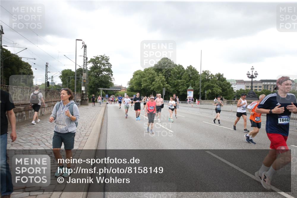 29.06.2025 - hella hamburg halbmarathon Jannik Wohlers http://msf.ph/oto/8158149 29.06.2025 10:54:26 Lombardsbrücke 1198, 2084, 2566, 2632, 3002, 4191, 4192, 5392, 5500, 5727, 5882, 6839, 6982, 8012, 8186, 9521, 9596, 10109, 10331, 10471, 11033, 11226, 11287, 12240, 12268, 12270, 13272, 13283, 13826, 13944, 13945, 13979, 13980, 14752, 15029, 15271, 15553, 15687, 16019, 16443, 16637, 18168, 18372, 19111 meine-sportfotos.de