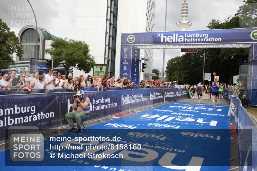 29.06.2025 - hella hamburg halbmarathon Michael Strokosch http://msf.ph/oto/8158160 29.06.2025 10:23:35 Ziel 35, 52, 9385, 16169, 17771 meine-sportfotos.de