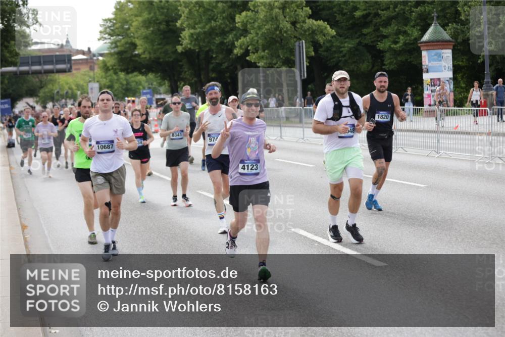 29.06.2025 - hella hamburg halbmarathon Jannik Wohlers http://msf.ph/oto/8158163 29.06.2025 10:18:03 Lombardsbrücke 1234, 1820, 2335, 2703, 3202, 3321, 3482, 4123, 4383, 4710, 4738, 5909, 6332, 6533, 7160, 7454, 8341, 9222, 9505, 9586, 9658, 9748, 9834, 10172, 10659, 10687, 12541, 12548, 12552, 12703, 12847, 13193, 13341, 13370, 13933, 14023, 14332, 14770, 15393, 15436, 16209, 16451, 16828, 16833, 17048, 17283, 17876, 18145, 18677, 18697, 18807, 18825 meine-sportfotos.de