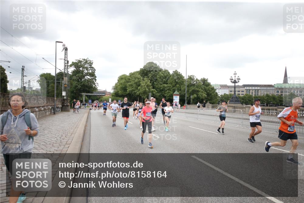 29.06.2025 - hella hamburg halbmarathon Jannik Wohlers http://msf.ph/oto/8158164 29.06.2025 10:54:27 Lombardsbrücke 1198, 2084, 2566, 2632, 3002, 4191, 4192, 5392, 5500, 5727, 5882, 6839, 6982, 8012, 8186, 9521, 9596, 10109, 10331, 10471, 10686, 11033, 11226, 11287, 12240, 12268, 12270, 13272, 13283, 13944, 13945, 13979, 13980, 14752, 15029, 15271, 15553, 16019, 16443, 16637, 18168, 18372, 19111 meine-sportfotos.de
