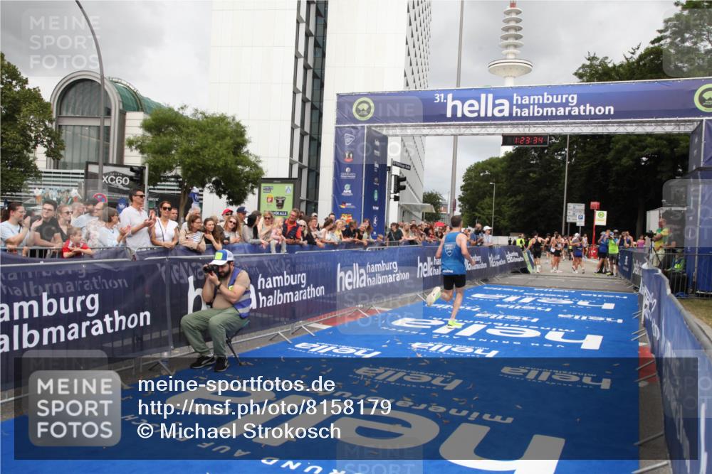 29.06.2025 - hella hamburg halbmarathon Michael Strokosch http://msf.ph/oto/8158179 29.06.2025 10:23:38 Ziel 7834, 16169 meine-sportfotos.de
