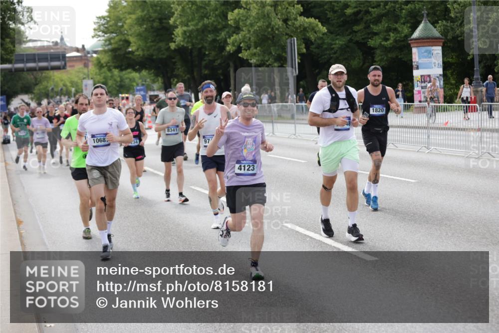 29.06.2025 - hella hamburg halbmarathon Jannik Wohlers http://msf.ph/oto/8158181 29.06.2025 10:18:03 Lombardsbrücke 1234, 1820, 2335, 2703, 3202, 3321, 3482, 4123, 4383, 4710, 4738, 5909, 6332, 6533, 7160, 7454, 8341, 9222, 9505, 9586, 9658, 9748, 9834, 10172, 10659, 10687, 12541, 12548, 12552, 12703, 12847, 13193, 13341, 13370, 13933, 14023, 14332, 14770, 15393, 15436, 16209, 16451, 16828, 16833, 17048, 17283, 17876, 18145, 18677, 18697, 18807, 18825 meine-sportfotos.de