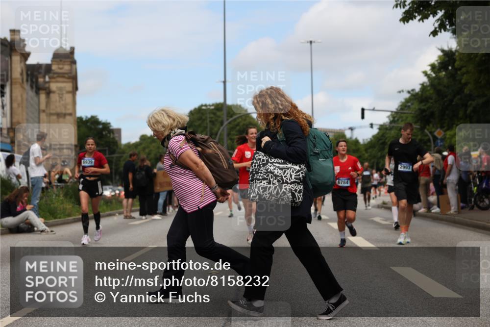 29.06.2025 - hella hamburg halbmarathon Yannick Fuchs http://msf.ph/oto/8158232 29.06.2025 11:16:53 20KM 1072, 1110, 1349, 1401, 1755, 2125, 2441, 2478, 2781, 2993, 3770, 5251, 5369, 5395, 5412, 6030, 6784, 6785, 6874, 6939, 8025, 8181, 8206, 8207, 8511, 8896, 10158, 10880, 11424, 11596, 13264, 14503, 14510, 14512, 14615, 14793, 15256, 15324, 15619, 15802, 16511, 16714, 17341, 17885, 18246 meine-sportfotos.de