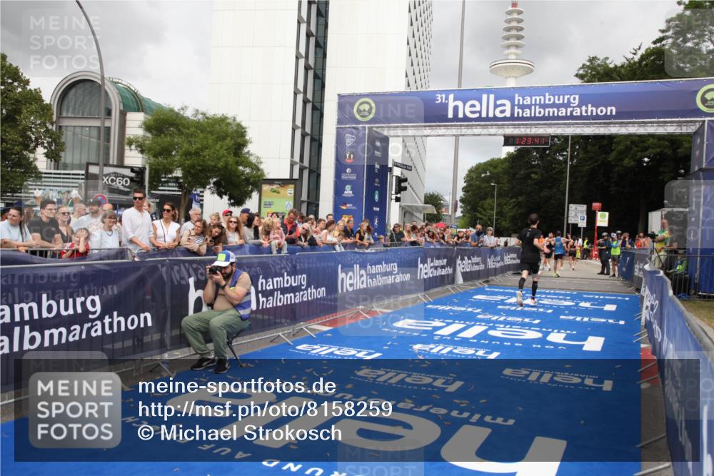 29.06.2025 - hella hamburg halbmarathon Michael Strokosch http://msf.ph/oto/8158259 29.06.2025 10:23:44 Ziel 5301, 7834, 9151 meine-sportfotos.de
