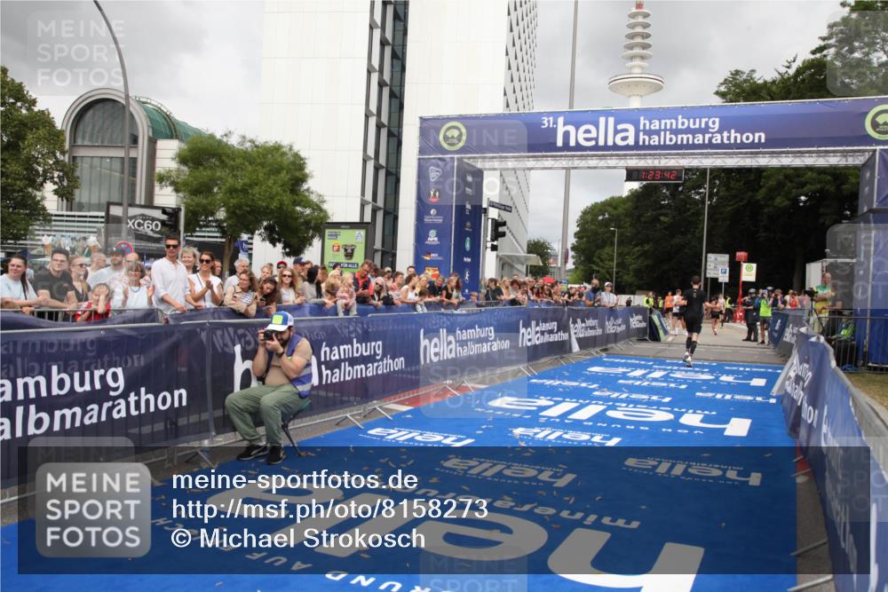 29.06.2025 - hella hamburg halbmarathon Michael Strokosch http://msf.ph/oto/8158273 29.06.2025 10:23:45 Ziel 5301, 7834, 9151 meine-sportfotos.de