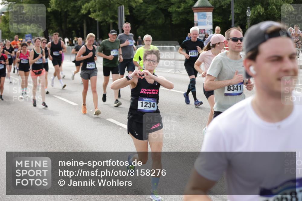 29.06.2025 - hella hamburg halbmarathon Jannik Wohlers http://msf.ph/oto/8158276 29.06.2025 10:18:07 Lombardsbrücke 1234, 1820, 2335, 2703, 3202, 3529, 4123, 4383, 4802, 5909, 5910, 6332, 6533, 7160, 7454, 8341, 8665, 9222, 9276, 9505, 9586, 9658, 9748, 9834, 10172, 10502, 10659, 10687, 10856, 11020, 12541, 12548, 12552, 12703, 12847, 13193, 13341, 13370, 13933, 14023, 14332, 14627, 14760, 14770, 14967, 15138, 15208, 15393, 15436, 15749, 16209, 16451, 16828, 16833, 17048, 17283, 17876, 18697, 18807, 18825 meine-sportfotos.de