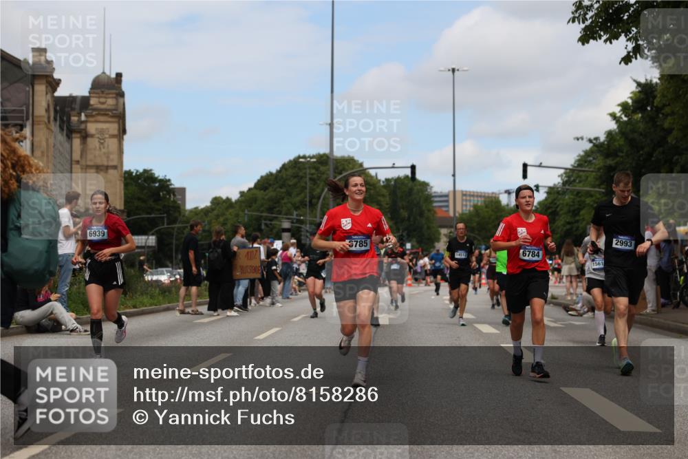 29.06.2025 - hella hamburg halbmarathon Yannick Fuchs http://msf.ph/oto/8158286 29.06.2025 11:16:54 20KM 1072, 1110, 1349, 1401, 1755, 2125, 2478, 2781, 2993, 3770, 5251, 5369, 5395, 5412, 6030, 6784, 6785, 6874, 6939, 8025, 8181, 8206, 8207, 8511, 8896, 9556, 10158, 10880, 11596, 13264, 14510, 14512, 14615, 14793, 15256, 15324, 15619, 15802, 16511, 16714, 17341, 17885, 18246 meine-sportfotos.de