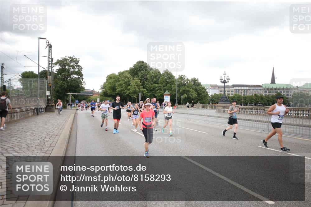 29.06.2025 - hella hamburg halbmarathon Jannik Wohlers http://msf.ph/oto/8158293 29.06.2025 10:54:27 Lombardsbrücke 1198, 2084, 2566, 2632, 3002, 4191, 4192, 5392, 5500, 5727, 5882, 6839, 6982, 8012, 8186, 9521, 9596, 10109, 10331, 10471, 10686, 11033, 11226, 11287, 12240, 12268, 12270, 13272, 13283, 13944, 13945, 13979, 13980, 14752, 15029, 15271, 15553, 16019, 16443, 16637, 18168, 18372, 19111 meine-sportfotos.de