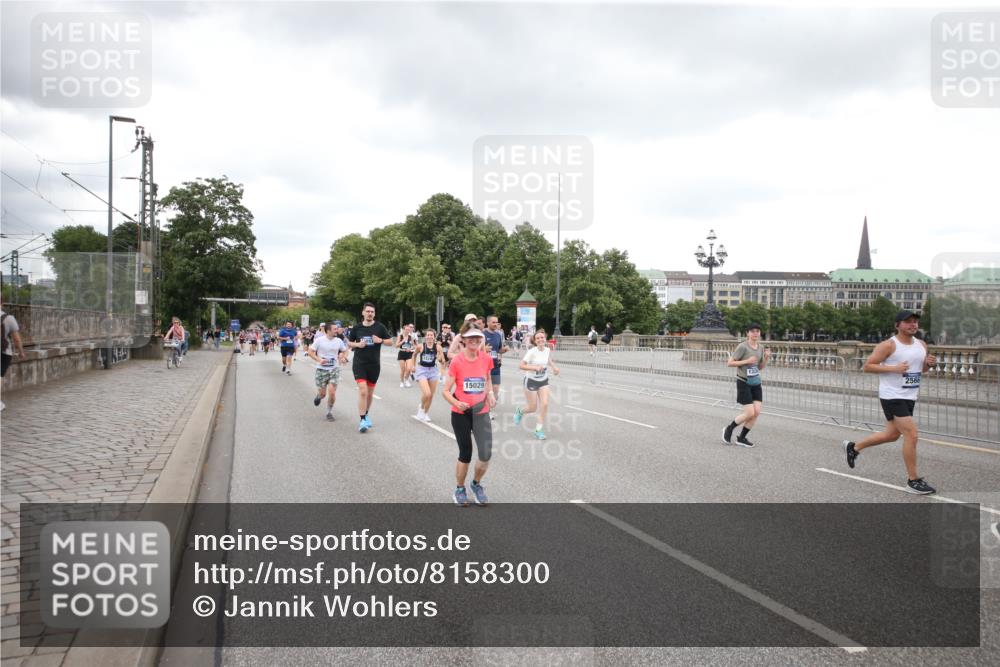 29.06.2025 - hella hamburg halbmarathon Jannik Wohlers http://msf.ph/oto/8158300 29.06.2025 10:54:27 Lombardsbrücke 1198, 2084, 2566, 2632, 3002, 4191, 4192, 5392, 5500, 5727, 5882, 6839, 6982, 8012, 8186, 9521, 9596, 10109, 10331, 10471, 10686, 11033, 11226, 11287, 12240, 12268, 12270, 13272, 13283, 13944, 13945, 13979, 13980, 14752, 15029, 15271, 15553, 16019, 16443, 16637, 18168, 18372, 19111 meine-sportfotos.de