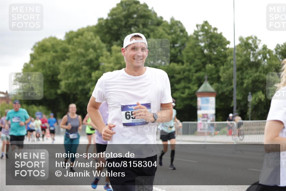 29.06.2025 - hella hamburg halbmarathon Jannik Wohlers http://msf.ph/oto/8158304 29.06.2025 11:01:43 Lombardsbrücke 2292, 2336, 2962, 3051, 3052, 3402, 3403, 3501, 3799, 3905, 3980, 4629, 4743, 4916, 5051, 5065, 5325, 6212, 6276, 6513, 7264, 7621, 8064, 8204, 8464, 9580, 9854, 9993, 11206, 12264, 13041, 13557, 13964, 14491, 14848, 14913, 15073, 15903, 16844, 18345, 18411, 18649, 18667 meine-sportfotos.de