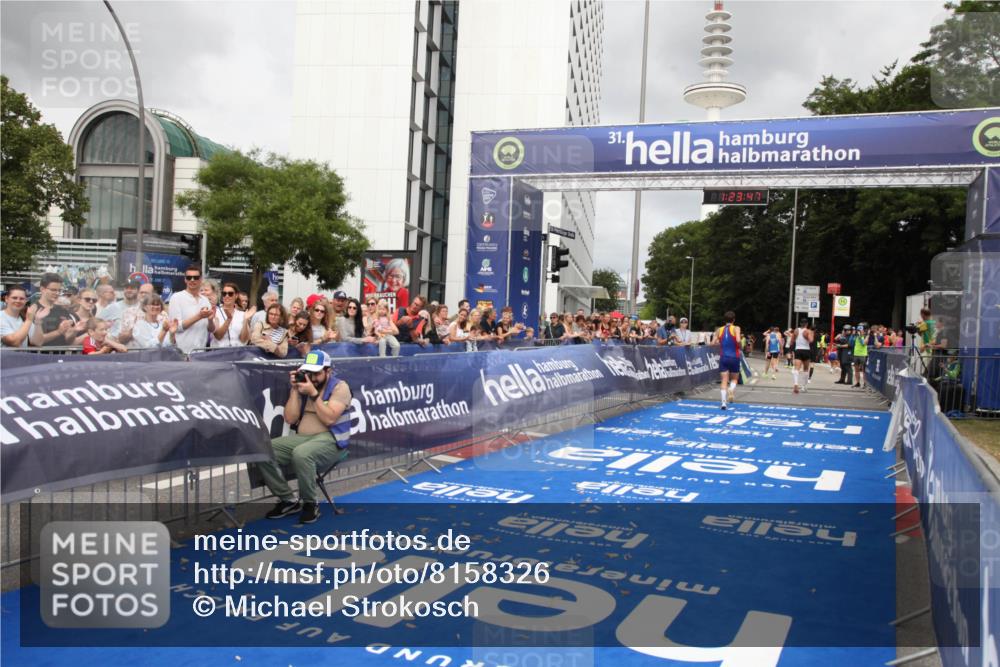 29.06.2025 - hella hamburg halbmarathon Michael Strokosch http://msf.ph/oto/8158326 29.06.2025 10:23:51 Ziel 5301, 6699, 9151, 9447, 10780 meine-sportfotos.de