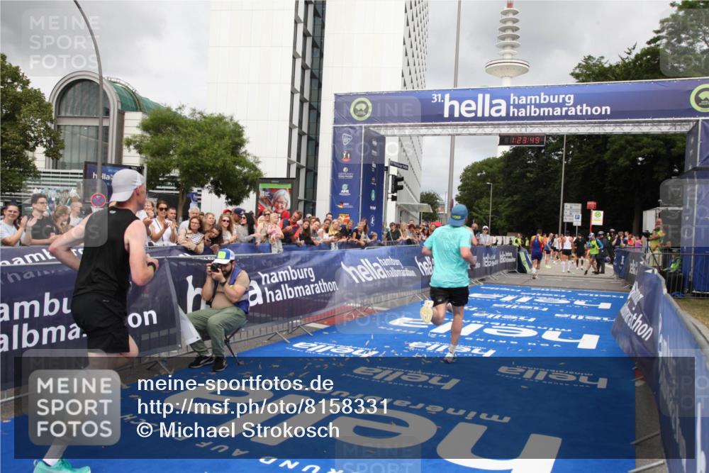 29.06.2025 - hella hamburg halbmarathon Michael Strokosch http://msf.ph/oto/8158331 29.06.2025 10:23:53 Ziel 6699, 7963, 9447, 10780, 12360 meine-sportfotos.de