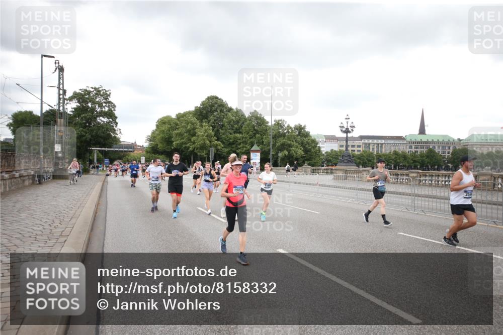 29.06.2025 - hella hamburg halbmarathon Jannik Wohlers http://msf.ph/oto/8158332 29.06.2025 10:54:27 Lombardsbrücke 1198, 2084, 2566, 2632, 3002, 4191, 4192, 5392, 5500, 5727, 5882, 6839, 6982, 8012, 8186, 9521, 9596, 10109, 10331, 10471, 10686, 11033, 11226, 11287, 12240, 12268, 12270, 13272, 13283, 13944, 13945, 13979, 13980, 14752, 15029, 15271, 15553, 16019, 16443, 16637, 18168, 18372, 19111 meine-sportfotos.de