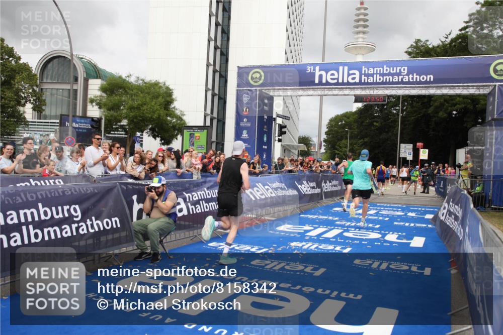 29.06.2025 - hella hamburg halbmarathon Michael Strokosch http://msf.ph/oto/8158342 29.06.2025 10:23:54 Ziel 6699, 7963, 9447, 10780, 12360 meine-sportfotos.de