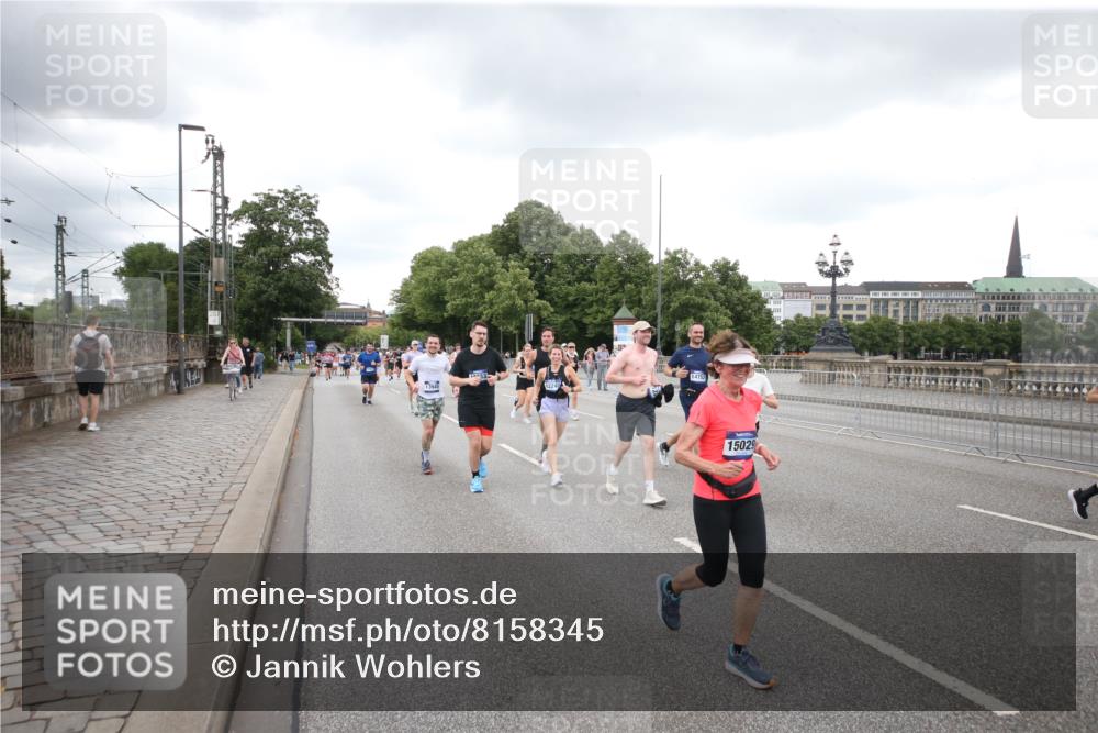 29.06.2025 - hella hamburg halbmarathon Jannik Wohlers http://msf.ph/oto/8158345 29.06.2025 10:54:28 Lombardsbrücke 1198, 2084, 2566, 2632, 3002, 4191, 4192, 5392, 5500, 5727, 5882, 6839, 6982, 8012, 8186, 9521, 9596, 10109, 10331, 10471, 10686, 11033, 11226, 11287, 12240, 12268, 12270, 13272, 13283, 13944, 13945, 13979, 13980, 14752, 15271, 15553, 16019, 16432, 16443, 16637, 16665, 18168, 18372, 19111 meine-sportfotos.de