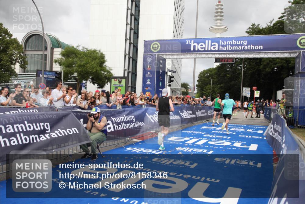 29.06.2025 - hella hamburg halbmarathon Michael Strokosch http://msf.ph/oto/8158346 29.06.2025 10:23:54 Ziel 6699, 7963, 9447, 10780, 12360 meine-sportfotos.de