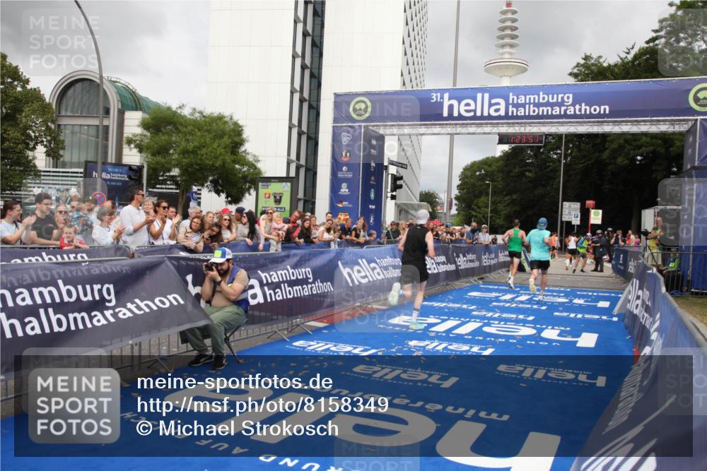 29.06.2025 - hella hamburg halbmarathon Michael Strokosch http://msf.ph/oto/8158349 29.06.2025 10:23:54 Ziel 6699, 7963, 9447, 10780, 12360 meine-sportfotos.de