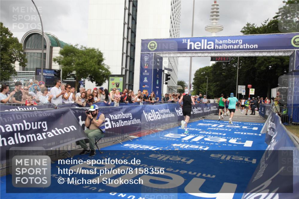 29.06.2025 - hella hamburg halbmarathon Michael Strokosch http://msf.ph/oto/8158356 29.06.2025 10:23:55 Ziel 6699, 7963, 9447, 10780, 12360 meine-sportfotos.de