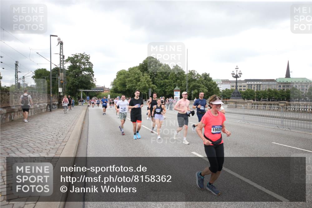 29.06.2025 - hella hamburg halbmarathon Jannik Wohlers http://msf.ph/oto/8158362 29.06.2025 10:54:28 Lombardsbrücke 1198, 2084, 2566, 2632, 3002, 4191, 4192, 5392, 5500, 5727, 5882, 6839, 6982, 8012, 8186, 9521, 9596, 10109, 10331, 10471, 10686, 11033, 11226, 11287, 12240, 12268, 12270, 13272, 13283, 13944, 13945, 13979, 13980, 14752, 15271, 15553, 16019, 16432, 16443, 16637, 16665, 18168, 18372, 19111 meine-sportfotos.de