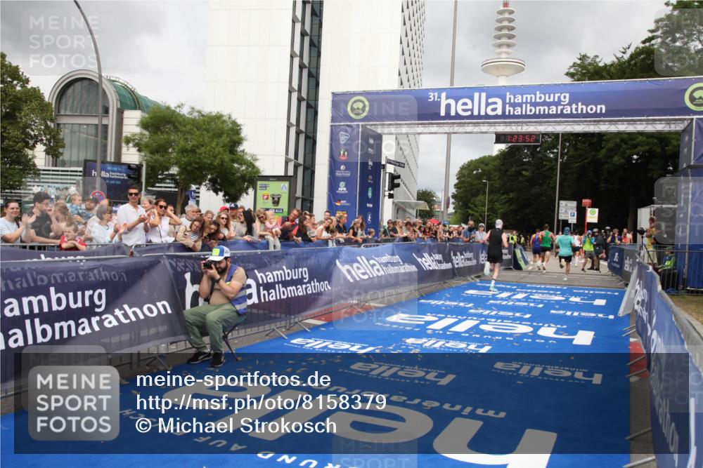 29.06.2025 - hella hamburg halbmarathon Michael Strokosch http://msf.ph/oto/8158379 29.06.2025 10:23:56 Ziel 6699, 7963, 9447, 10780, 11194, 12360 meine-sportfotos.de