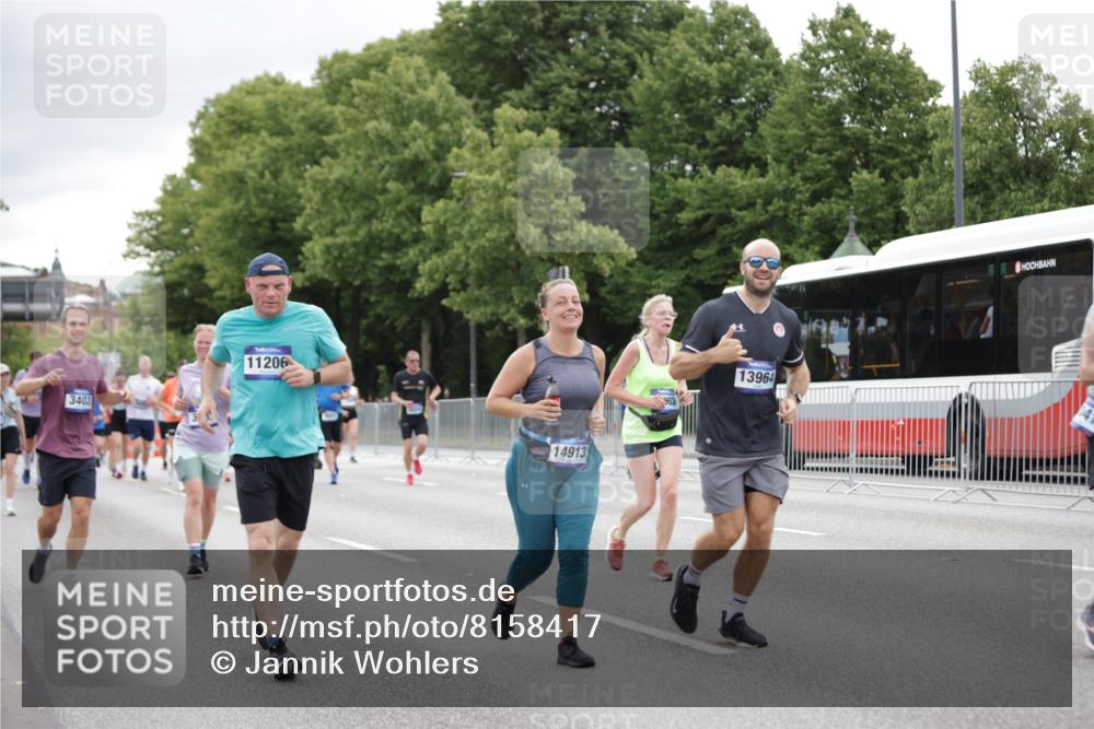 29.06.2025 - hella hamburg halbmarathon Jannik Wohlers http://msf.ph/oto/8158417 29.06.2025 11:01:46 Lombardsbrücke 2292, 2336, 2598, 2747, 2749, 2824, 2962, 3051, 3052, 3402, 3403, 3905, 4629, 4727, 4743, 4916, 5051, 5065, 5207, 5325, 6212, 6491, 6513, 6766, 6767, 7621, 8064, 8204, 8464, 8697, 9580, 9854, 9993, 11206, 12264, 13041, 13557, 13964, 14394, 14491, 14848, 14913, 15055, 15073, 15903, 17867, 18667 meine-sportfotos.de